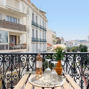 Comfortable W Balcony Center Tgv Apartment
