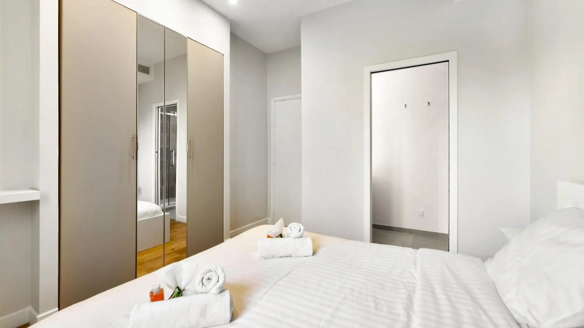 Villa Leon - Centre Cannes - 4 Chambres - Clim 0*,  France